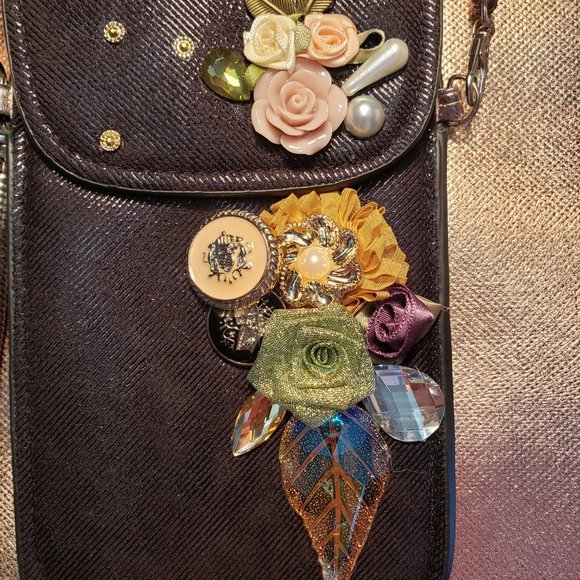 BEAUTIFUL CROSSBODY/WRISTLET EMBELISHED SMALL BAG - Picture 4 of 12